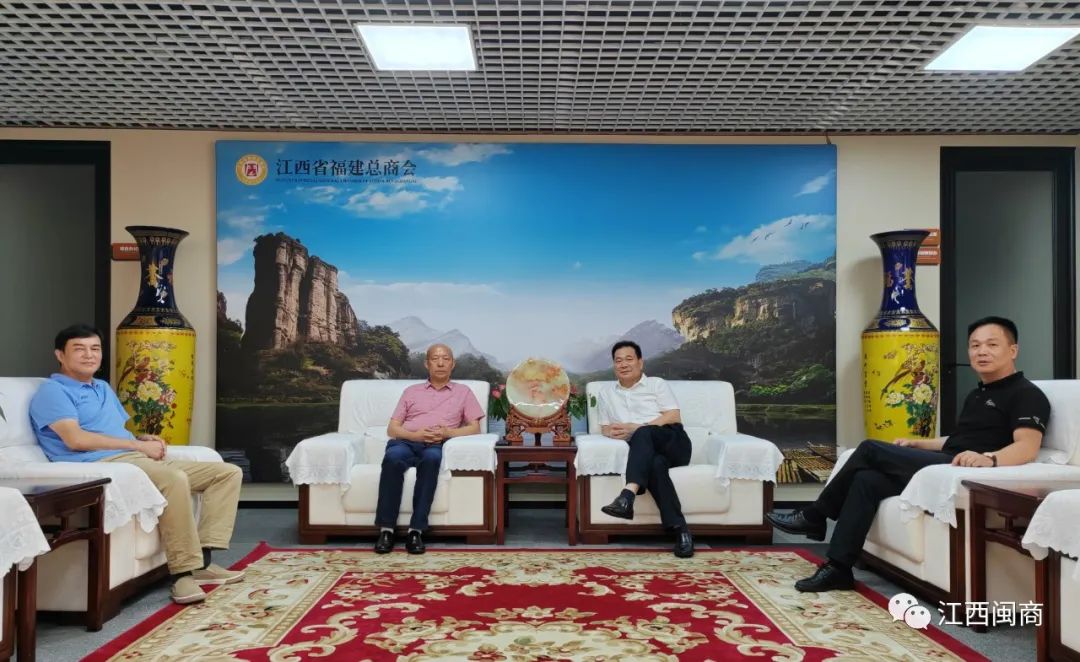 _商会领导_商会会长在走访会员企业讲话