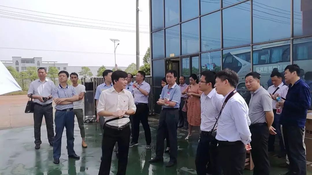 _推进法治建设建设法治社会_全省推进一次办好改革优化